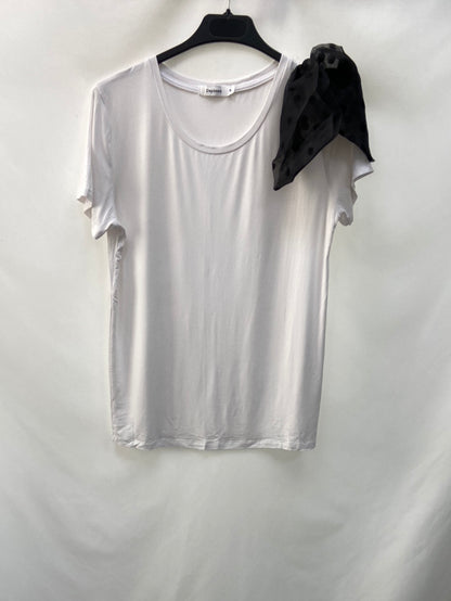 DAPHNEA.White t-shirt with plumeti detail TS