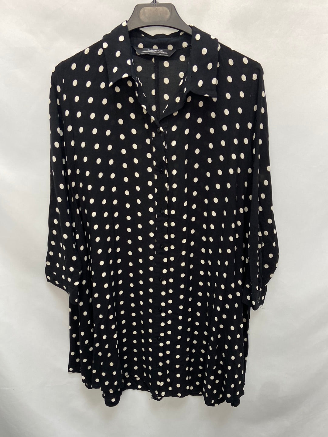 ZARA.Vestido Mini negro lunares T.s