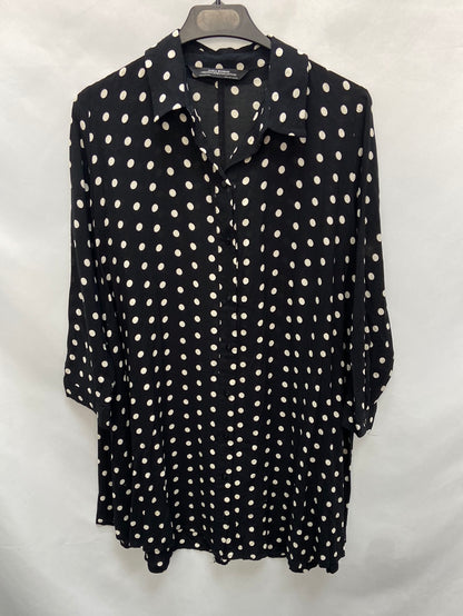 ZARA.Vestido Mini negro lunares T.s