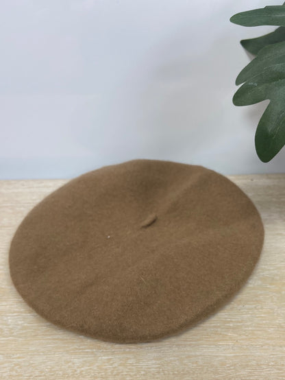 market. STRADIVARIUS.Boina beige T.M