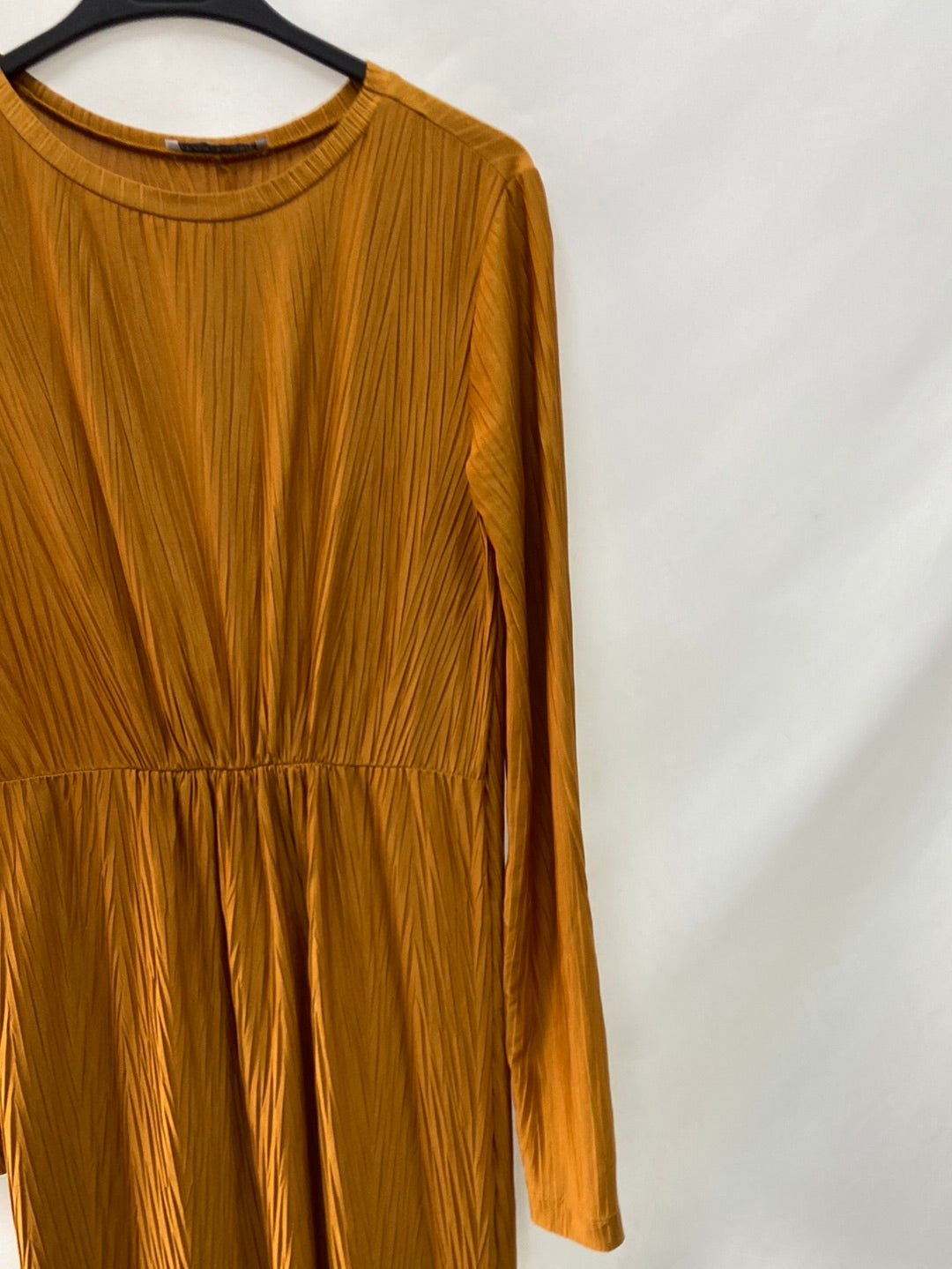 ZARA.Vestido largo mostaza fruncido t.m
