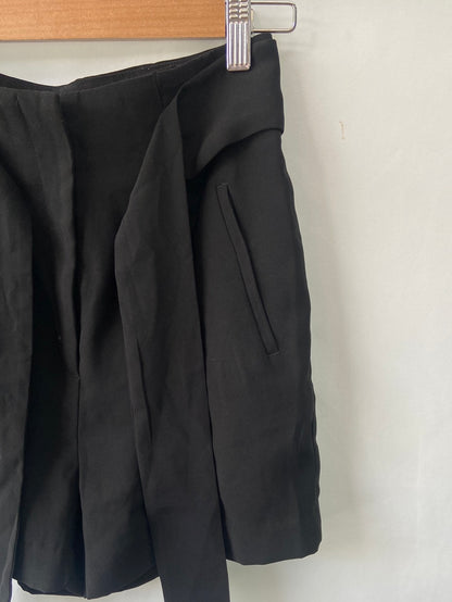 H&M.Shorts negros vestir T.34