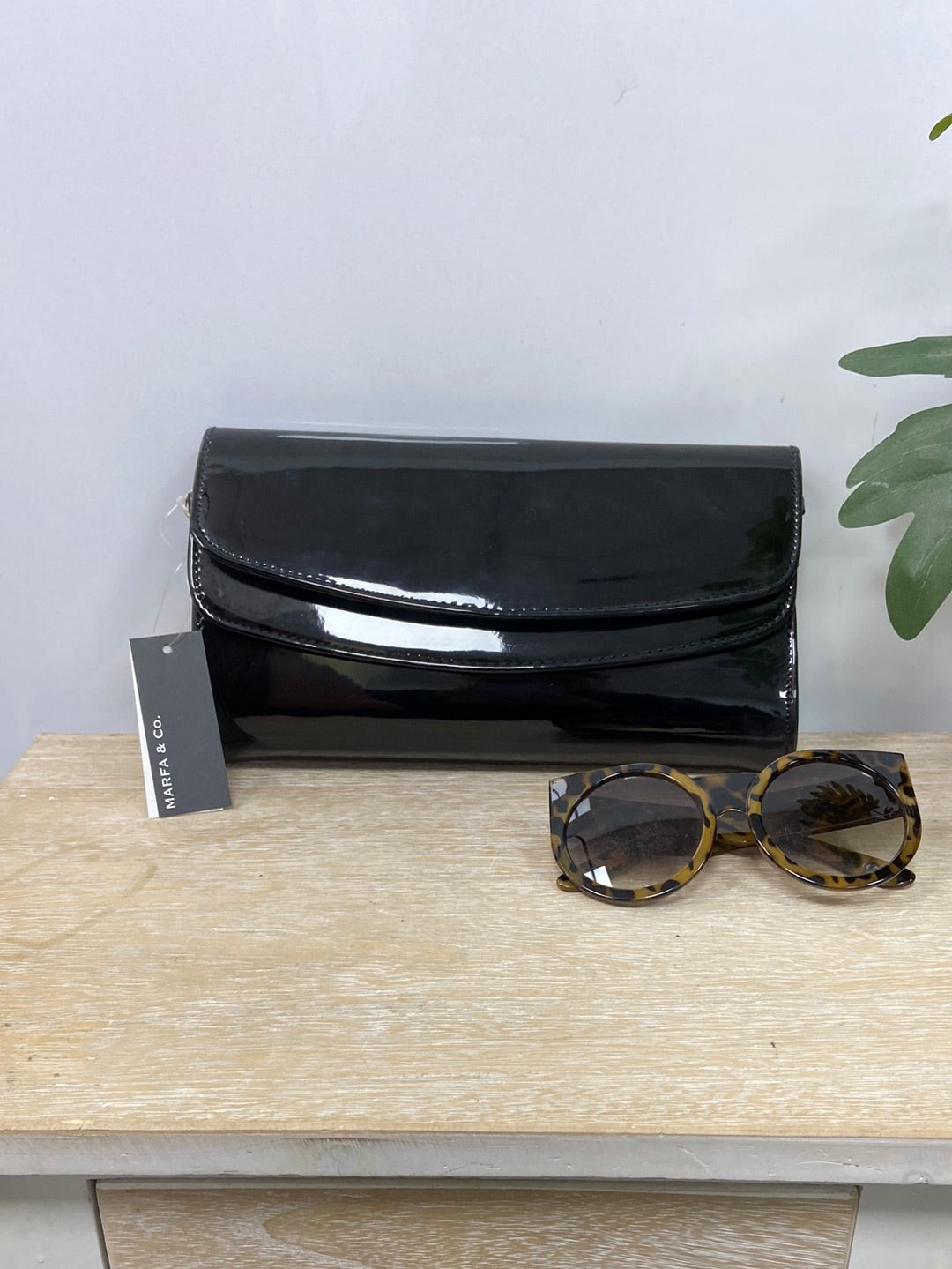 MARFA&CO.Cartera negra charol