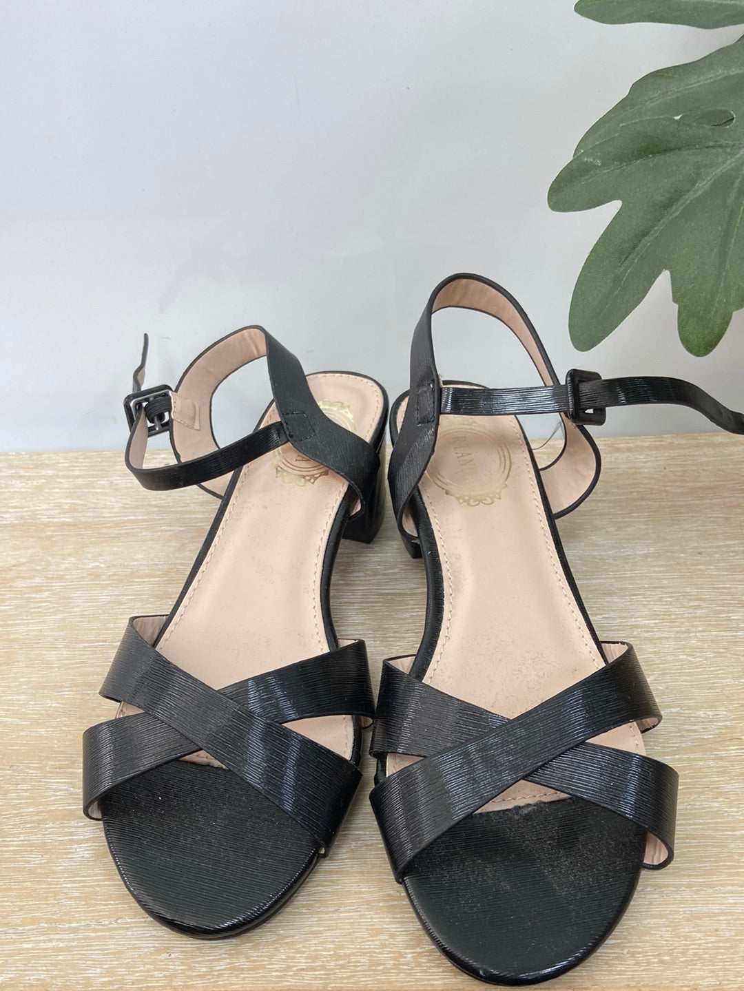 RIANDA. Sandalia negra T.38