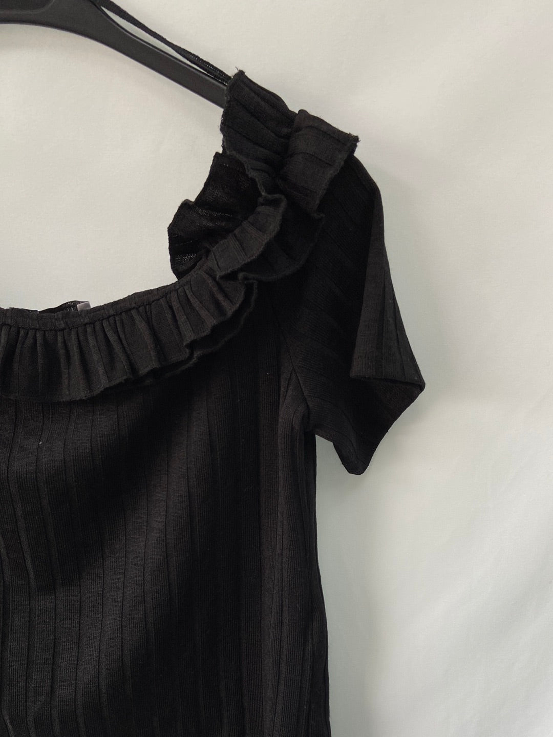 ZARA.Top negro canalé T.L