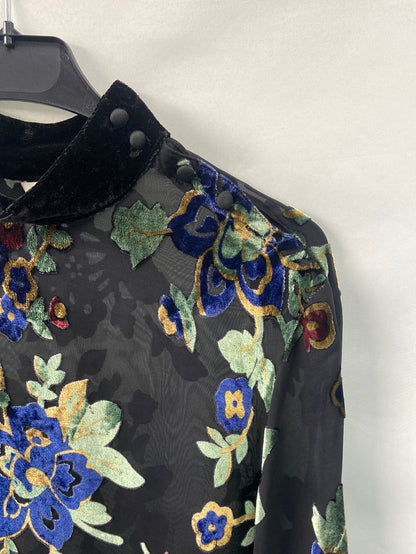 MASSCOB.Blusa negra bordada T.m