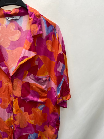 STRADIVARIUS.Camisa manga corta multiestampado T.L