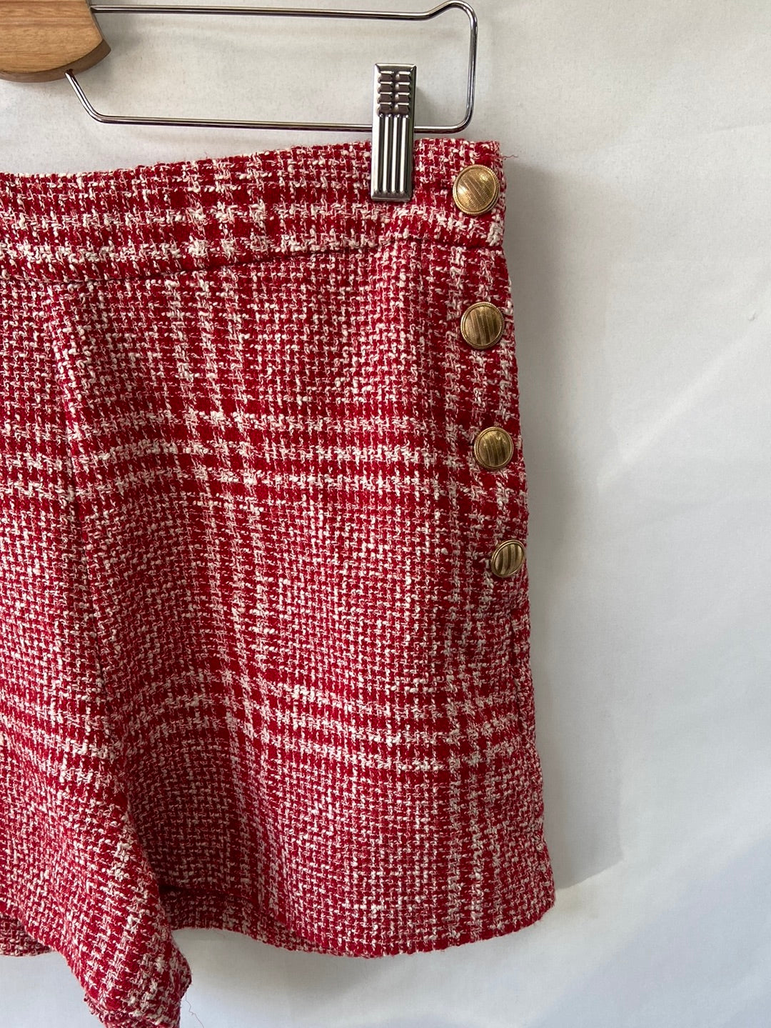 ZARA. Pantalón corto de vestir rojo T.L