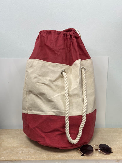 OTRAS. Bolso burdeos y beige estilo saco