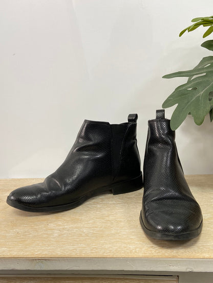 STRADIVARIUS. Botin  plano tejido serpiente T.36