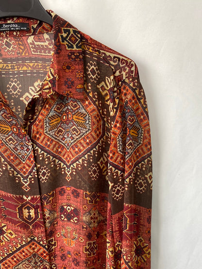 BERSHKA.Blusa larga estampado vintage T.L
