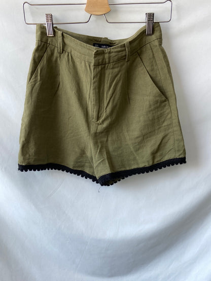 ZARA.Shorts Lino verdes T.XS