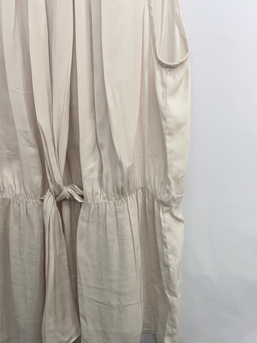 ZARA.Blusa beige plisada detalle nudo T.m