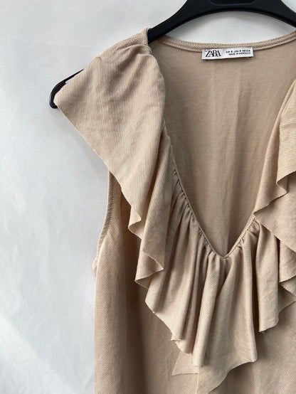 ZARA.Vestido beige volante T.S