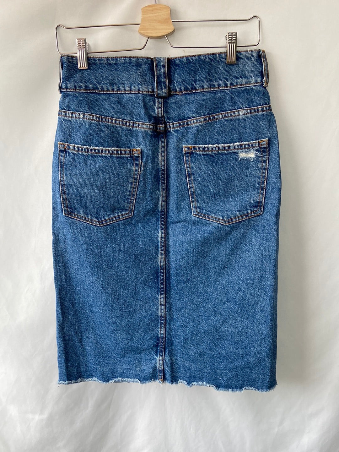 BERSHKA. Denim midi skirt S.36