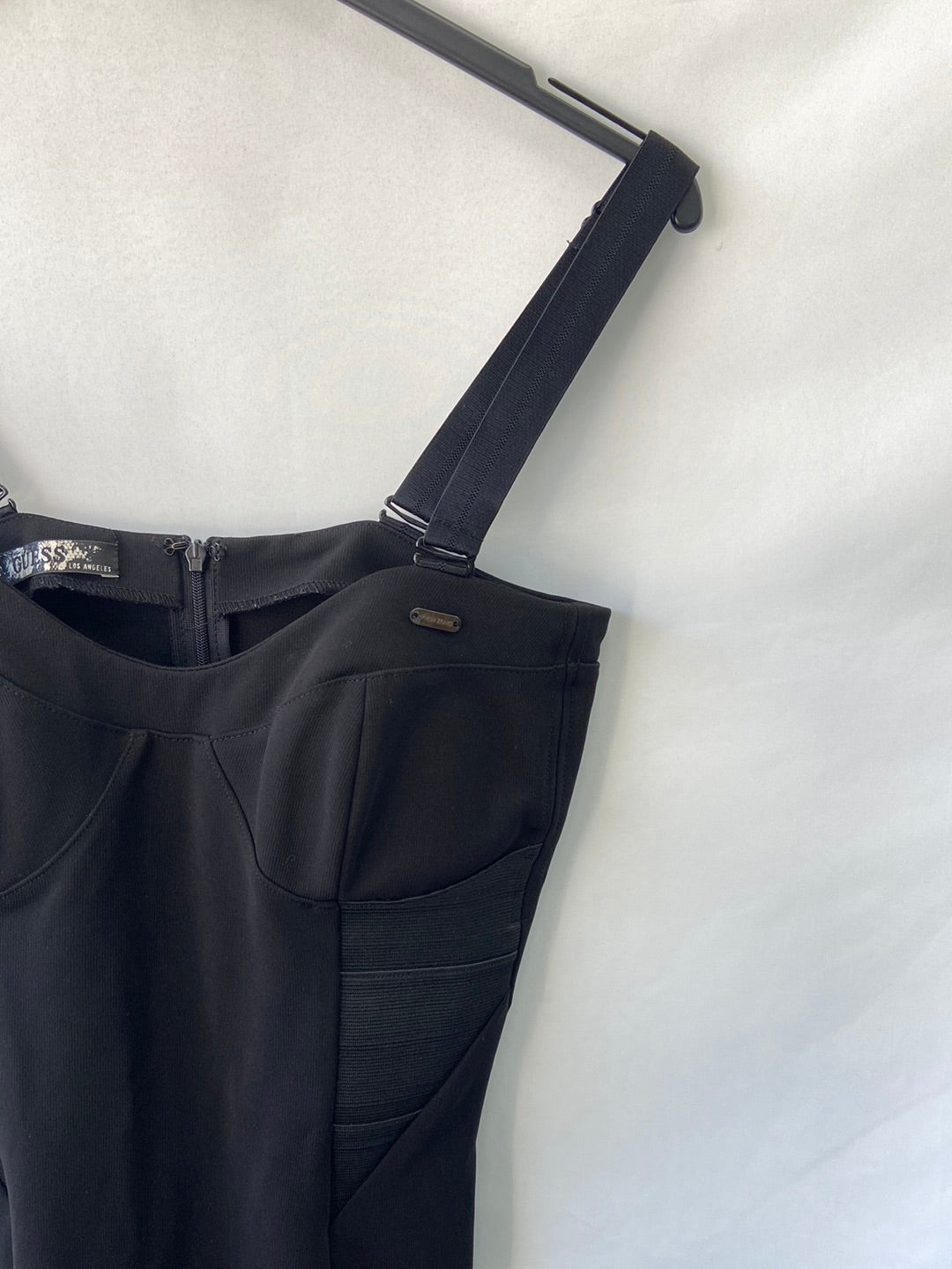 GUESS. Vestido negro ajustado T.xs