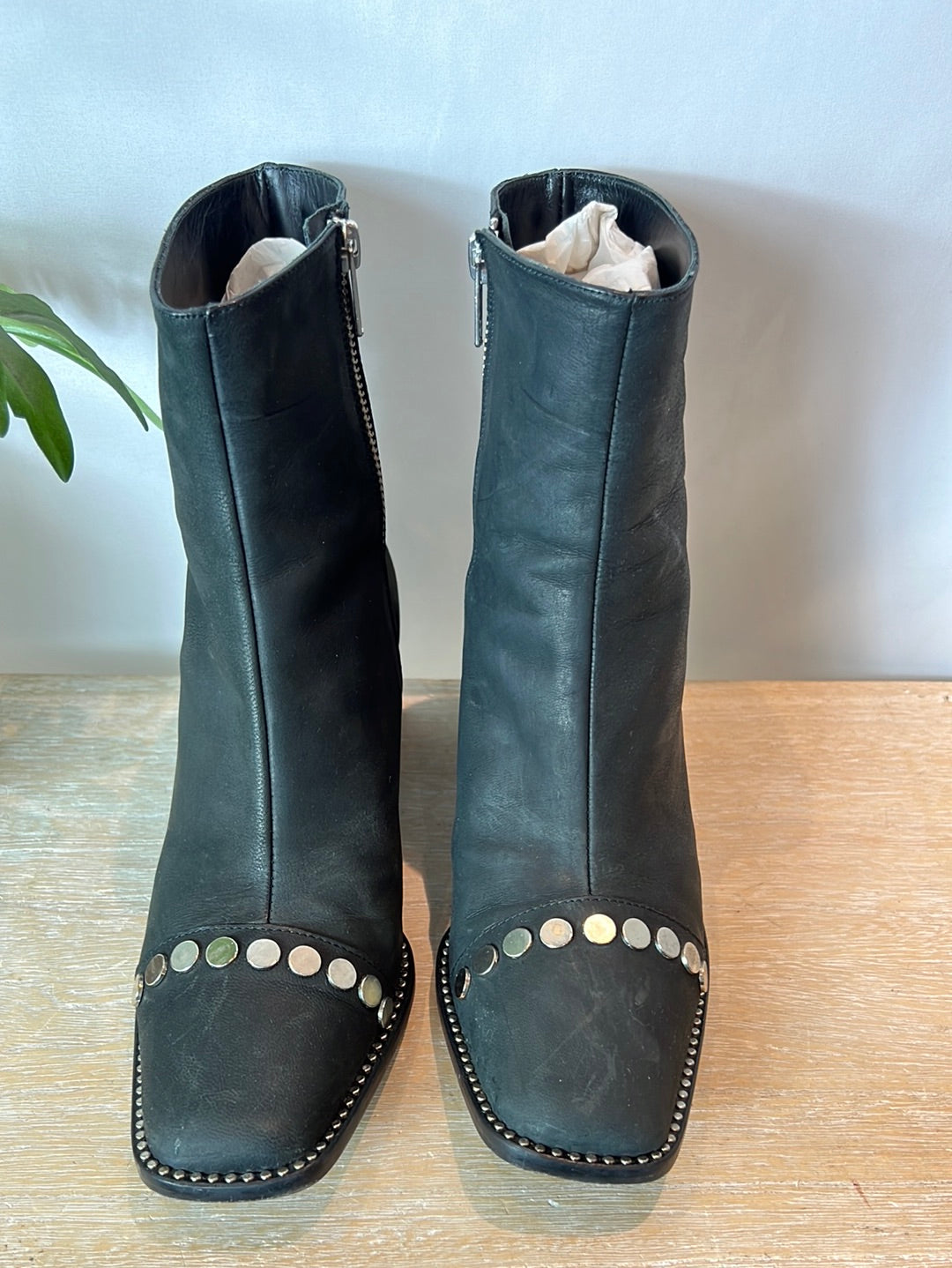 MICUIR. botas negras tachuelas T.39