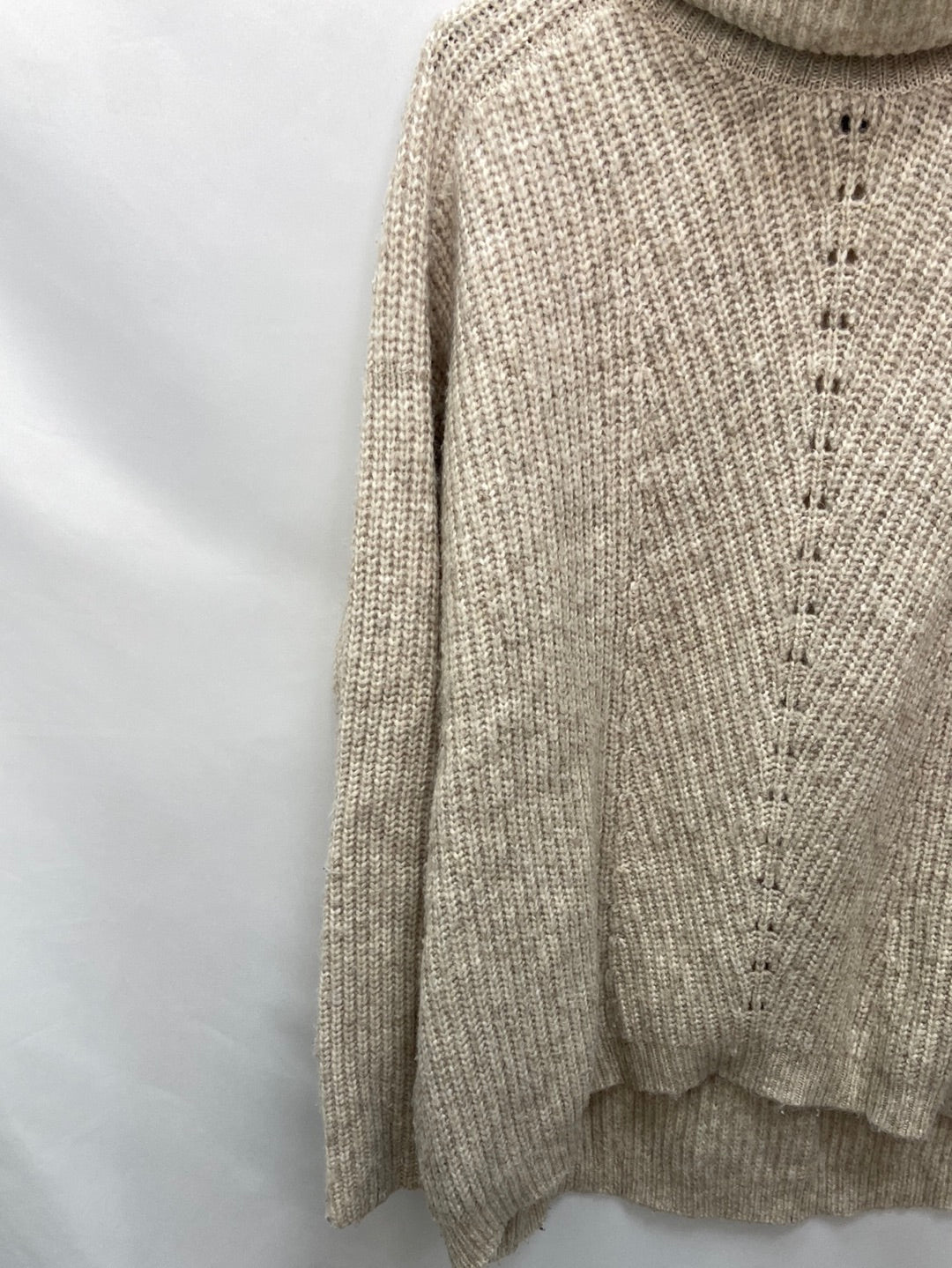 MANGO.Jersey beige cuello alto T.S