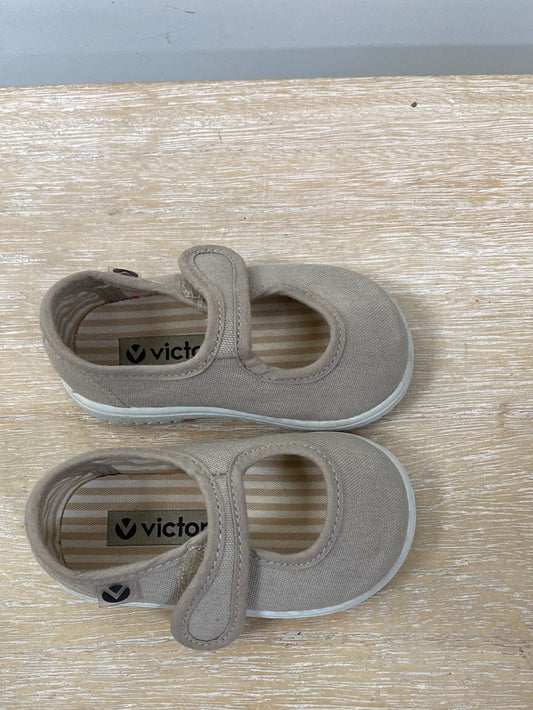 VICTORIA.Zapatos beiges T.18