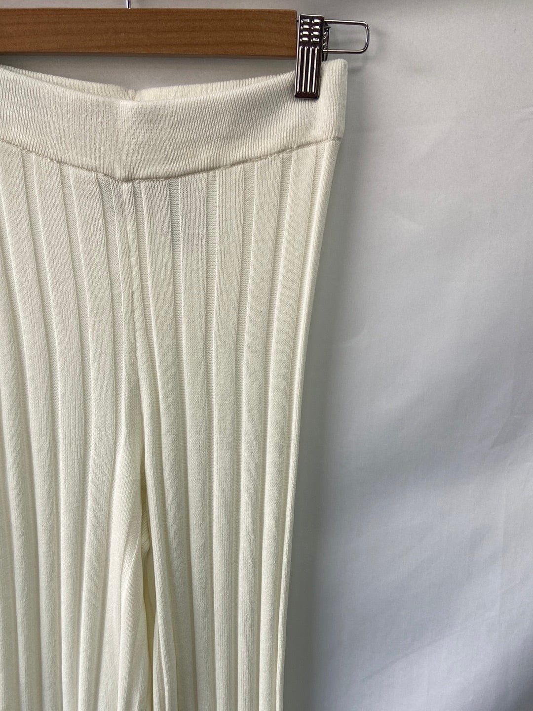 H&m.Pantalones blanco roto punto canalé T.XS