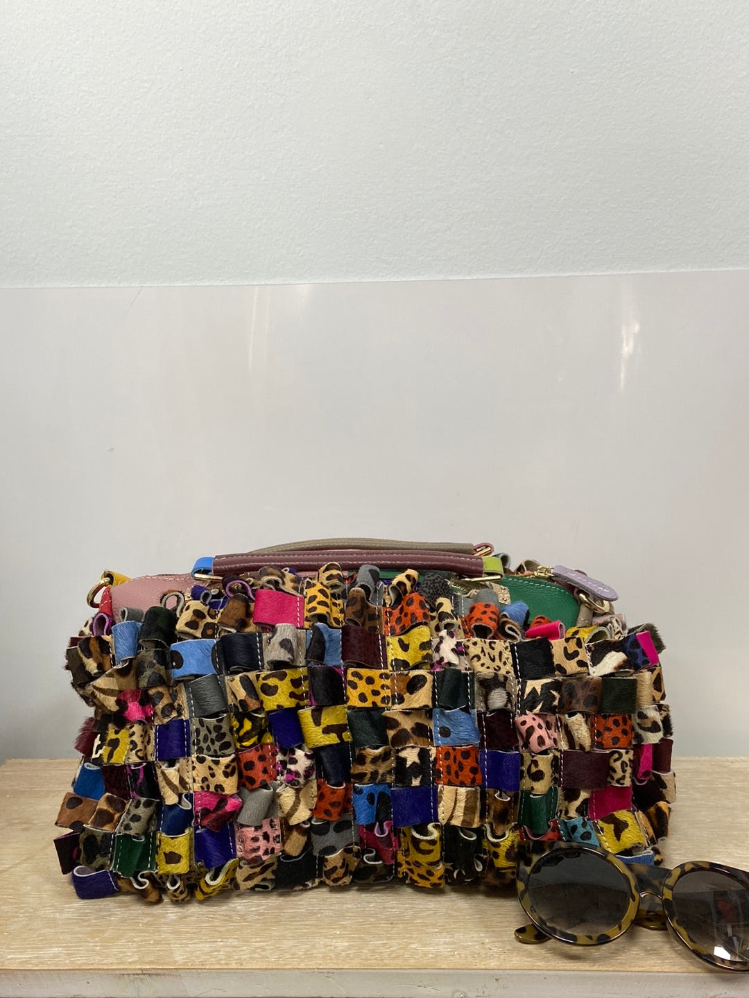 OTRAS.Bolso de piel multiestampado