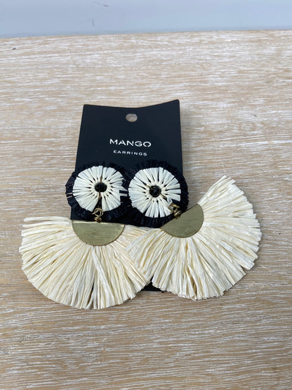 MANGO.Pendientes abanicos