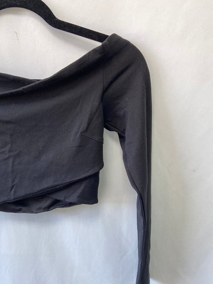 H&M.Croptop cuello barco negro T.34