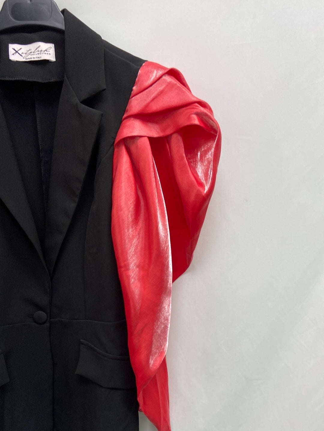 X STYLISH. Black blazer with Tm sleeves