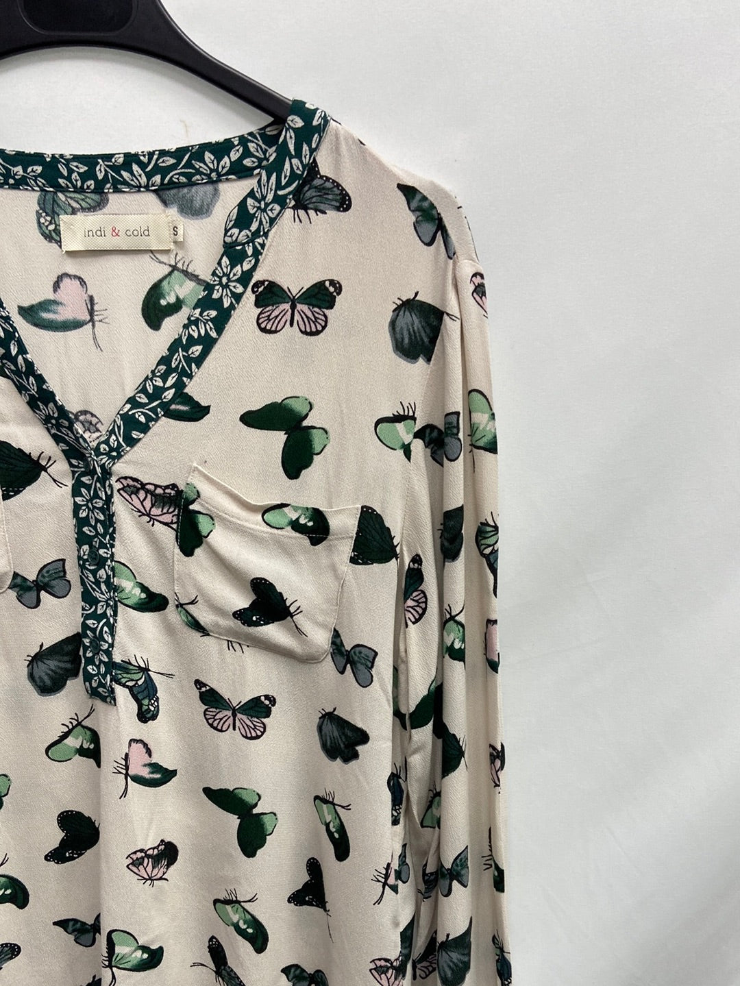 INDI&amp;COLD. Off-white blouse with green butterfly print.