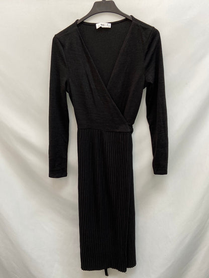 MANGO. Vestido negro plisado T.s