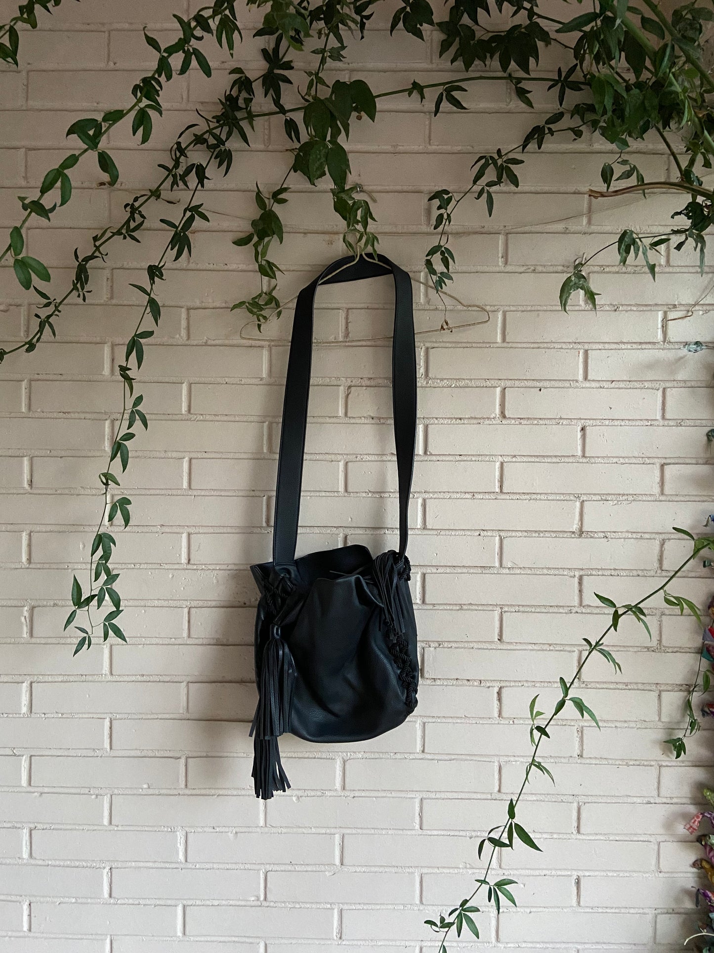 Bolso negro tipo saco