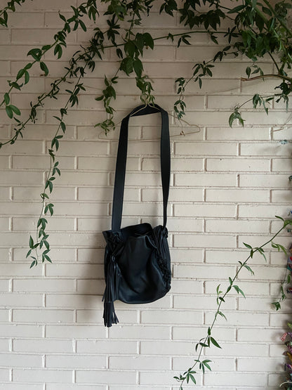 Bolso negro tipo saco