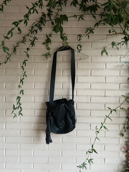 Bolso negro tipo saco