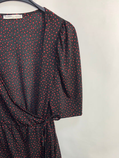 PULL&BEAR.Vestido negro lunares T.s
