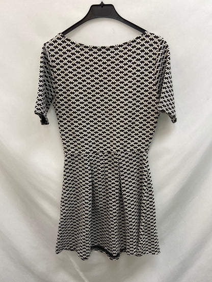 FORMULA JÓVEN. Vestido textura Blanco y negro T.42