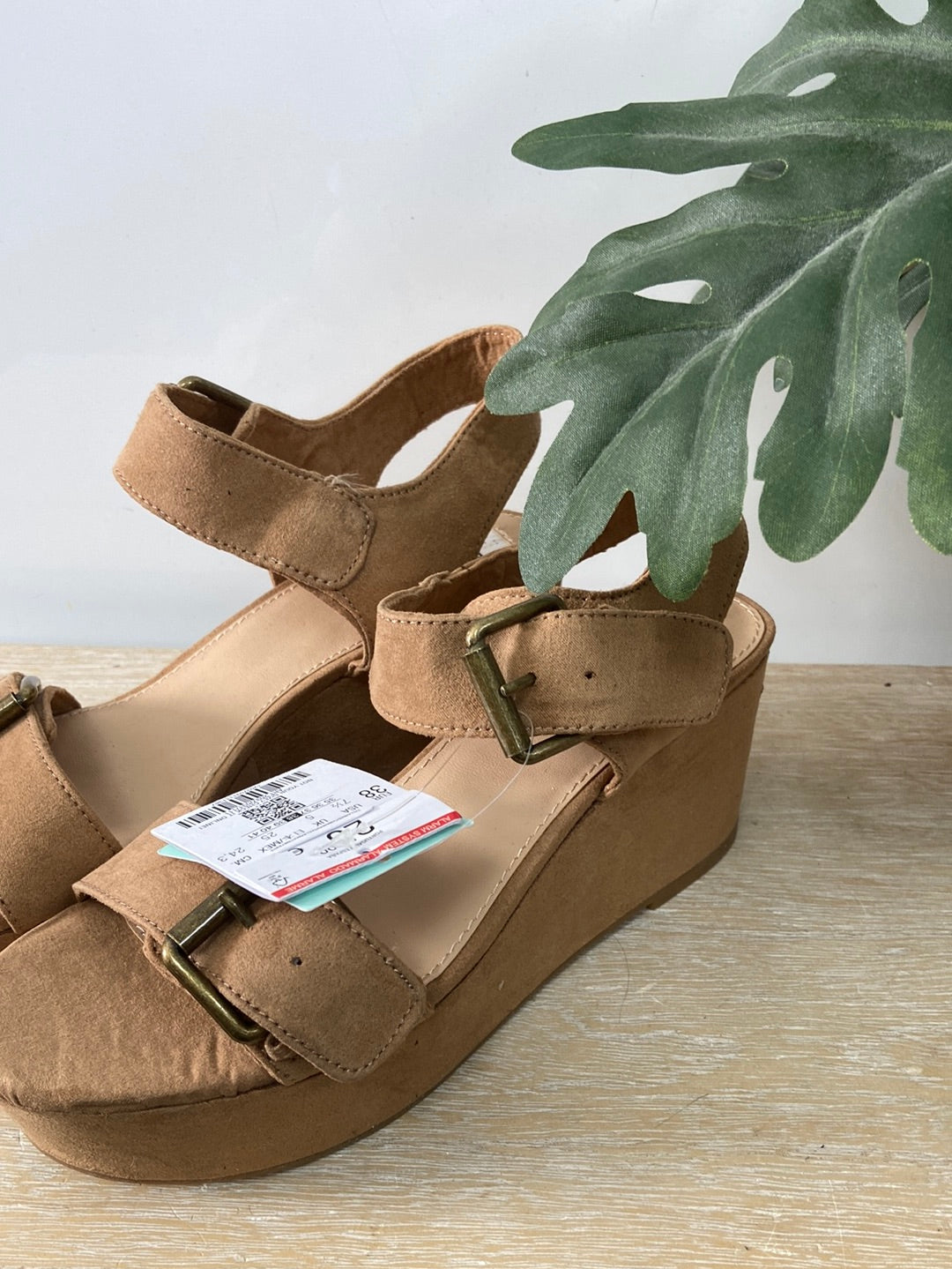 BERSHKA.Plataformas antelina beiges T.38