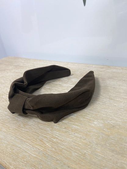 OTRAS.Diadema marrón antelina