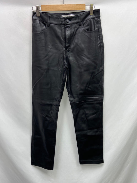 market.MANGO. Pantalón polipiel negro T.36