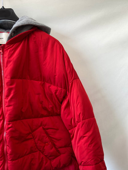 STRADIVARIUS.Plumas rojo doble textura T.S