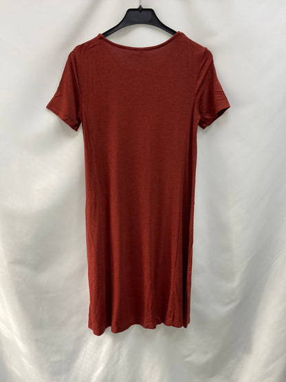 STRADIVARIUS.Vestido básico burdeos T.s