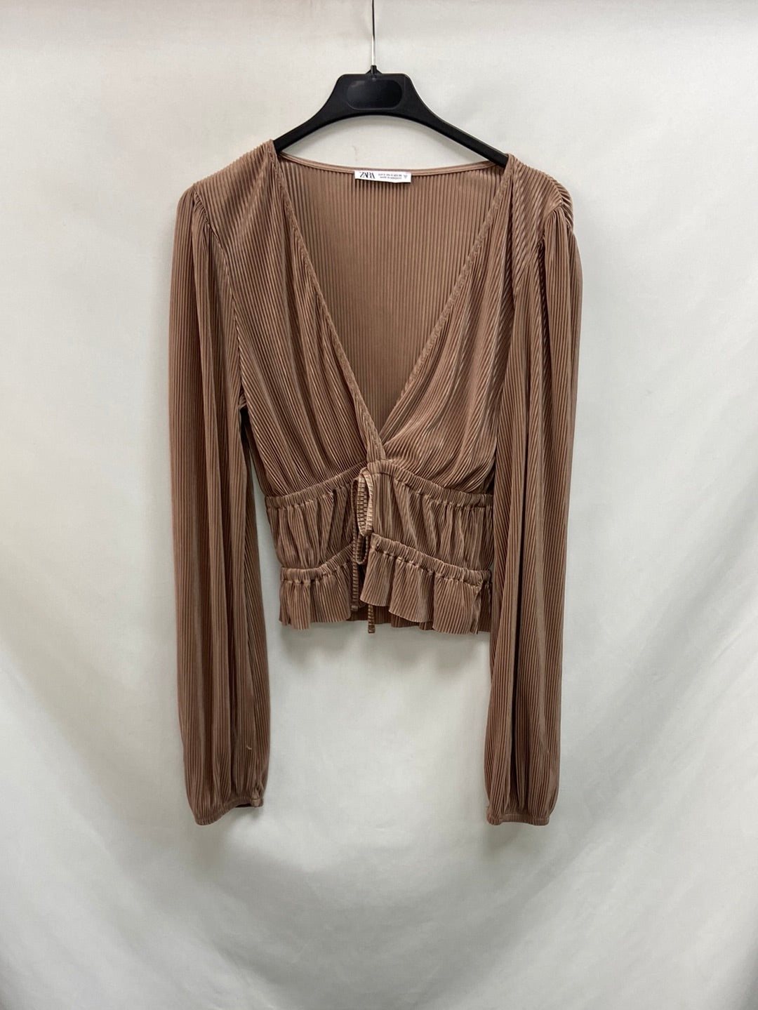 ZARA.Top beige satinado T.S
