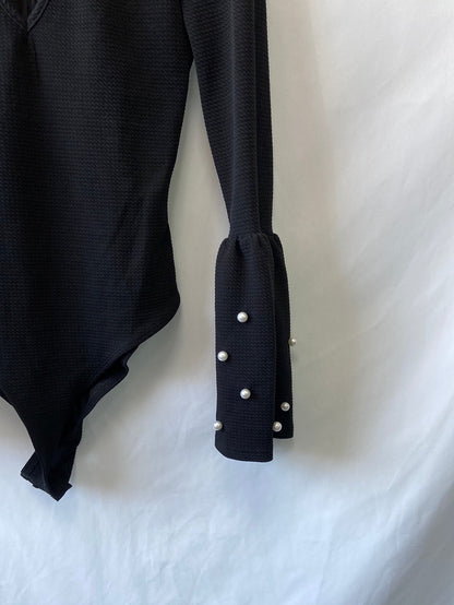 SHEIN. Body negro perlas T.xs