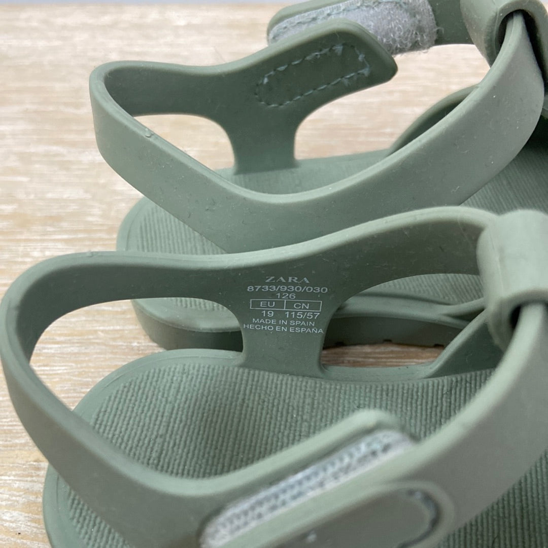 ZARA.Green jelly shoes size 19