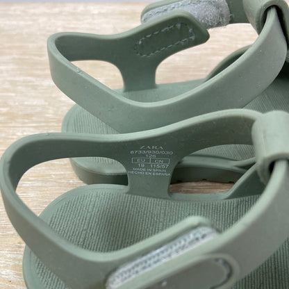 ZARA.Green jelly shoes size 19