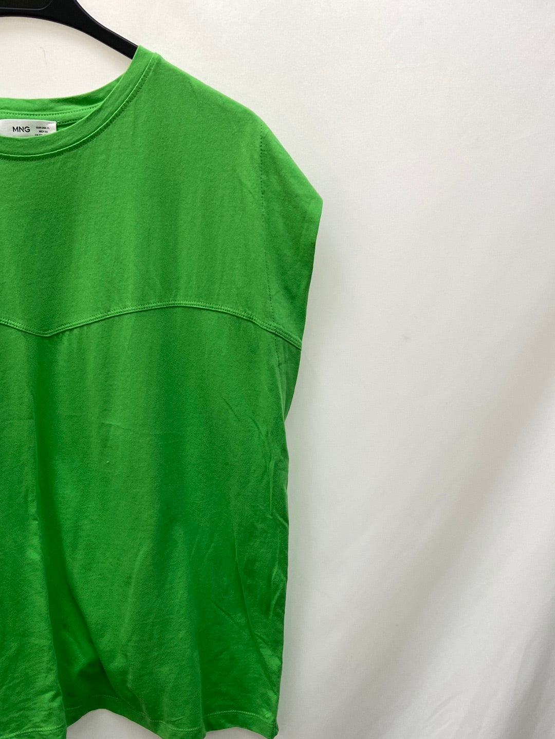 MANGO.Camiseta básica verde T.XL