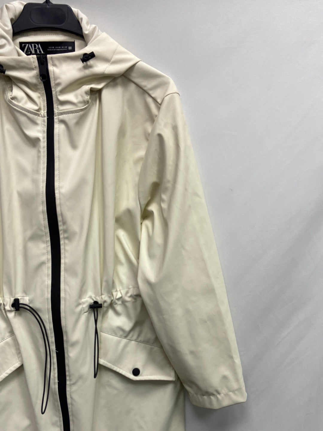 ZARA. Beige waterproof parka T.xs