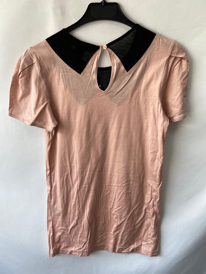MARC JACOBS. Pink T-shirt with black collar and X-Small