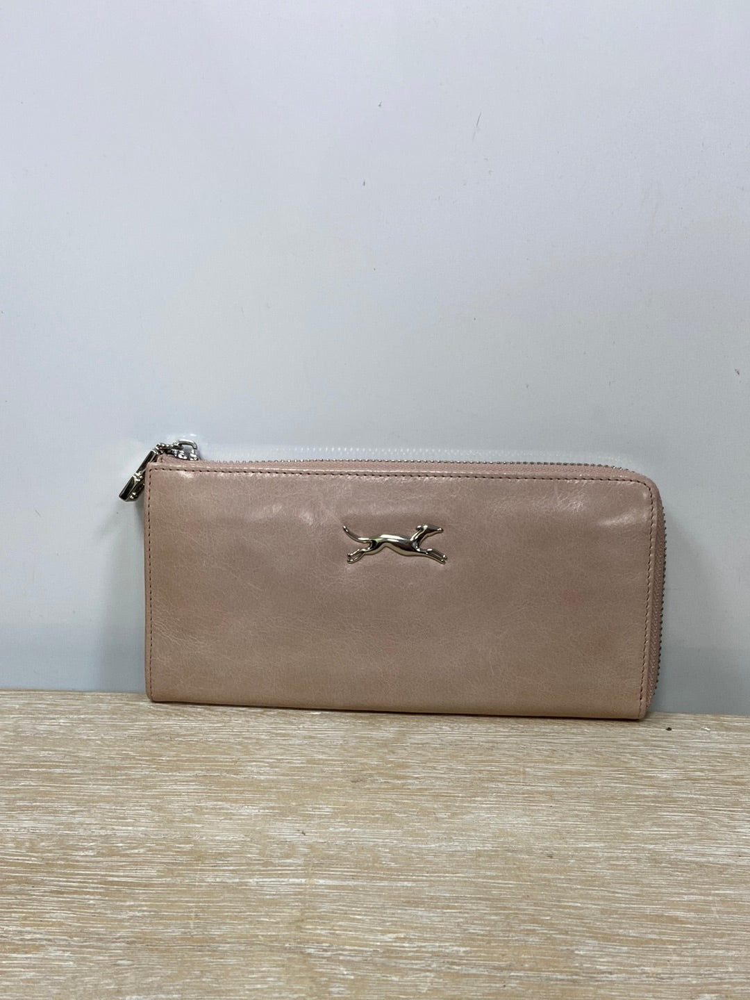 BIMBA Y LOLA. Pink leather wallet
