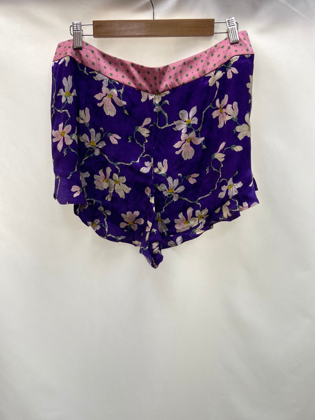 MANGO.Shorts morados Flores T.L