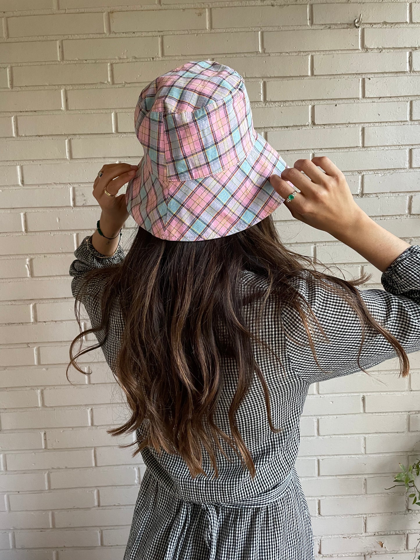 OTRAS.Bucket hat cuadros